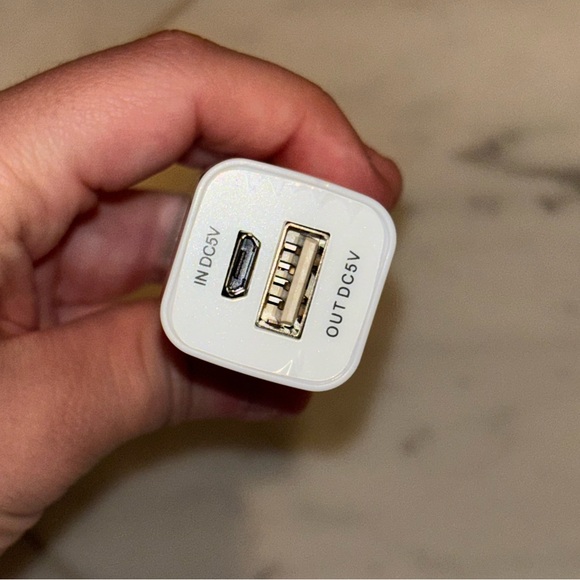 Short n Sweet VIP Portable Charger - Picture 2 of 4